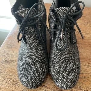Tom’s Lace up Wedge Booties